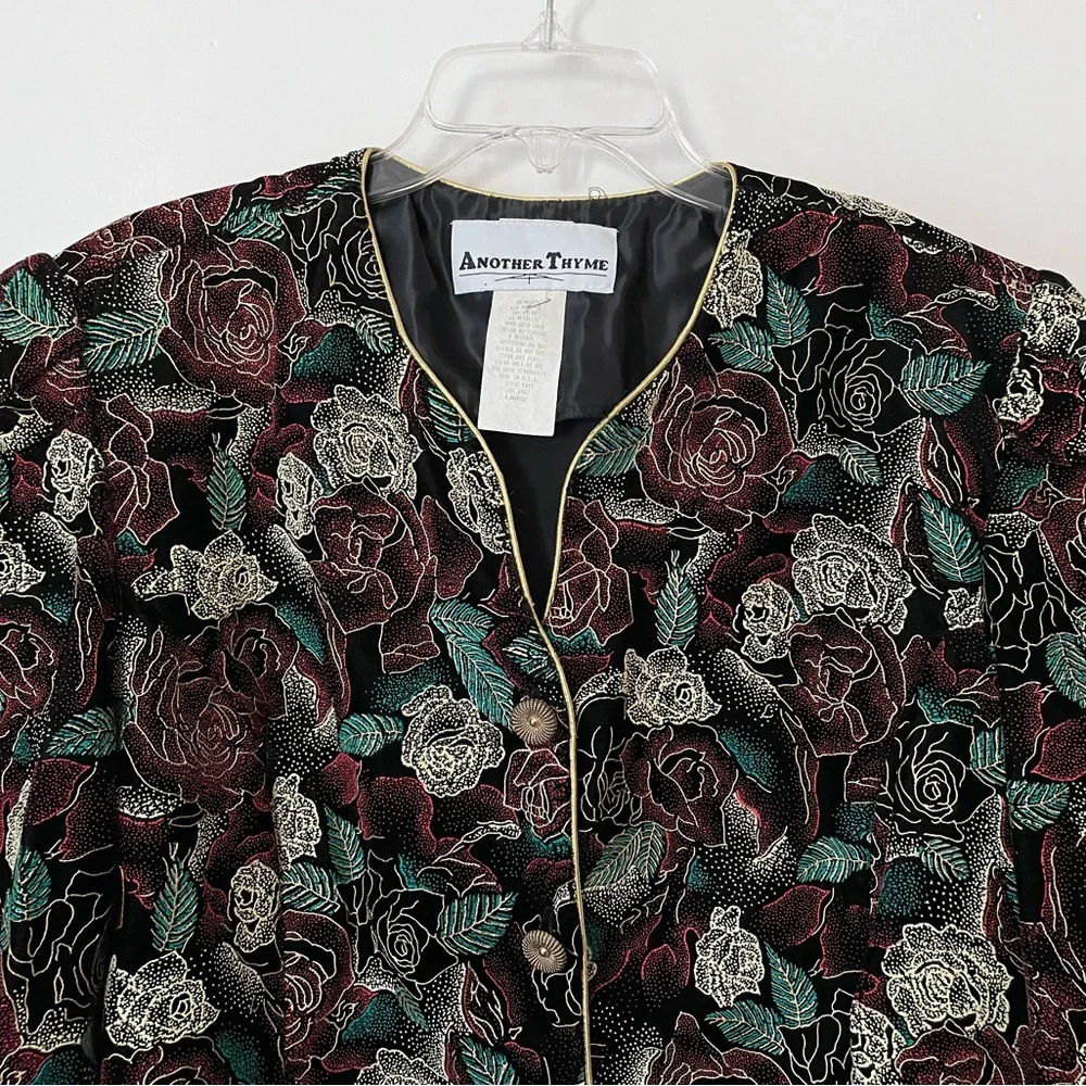 Vintage painted velvet floral holiday jacket, gold trim & buttons, size large - Picture 2 of 10
